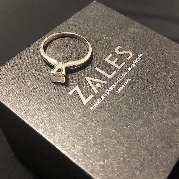 Zales 1/3 CT Princess Solitaire Diamond Ri… - Picture 1 of 6